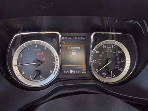 Used 2019 Nissan Titan SV w/ SV Convenience Package image 15