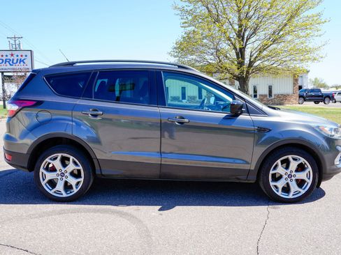 Used 2018 Ford Escape SE w/ SE Sport Appearance Package FWD image 2
