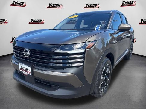 Certified 2025 Nissan Kicks SV w/ SV Premium Package AWD/4WD image 1