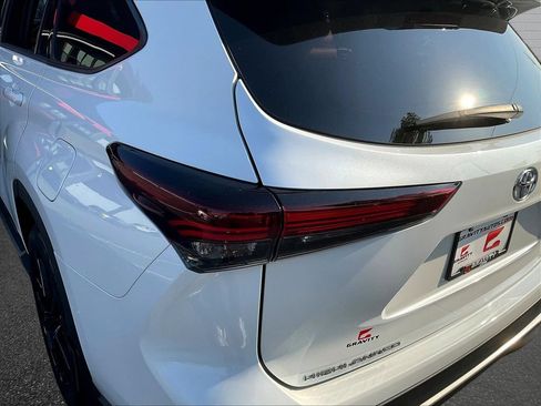 Used 2024 Toyota Highlander XSE FWD image 21