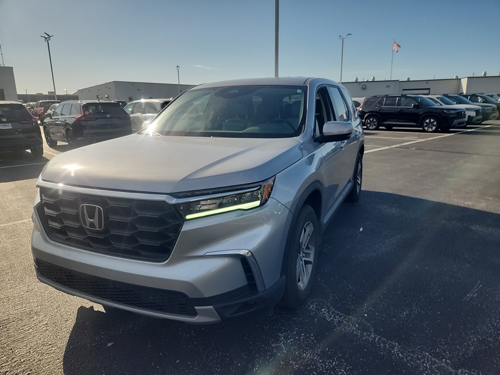 Used 2025 Honda Pilot EX-L image 2