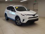 Used 2017 Toyota RAV4 LE image 2