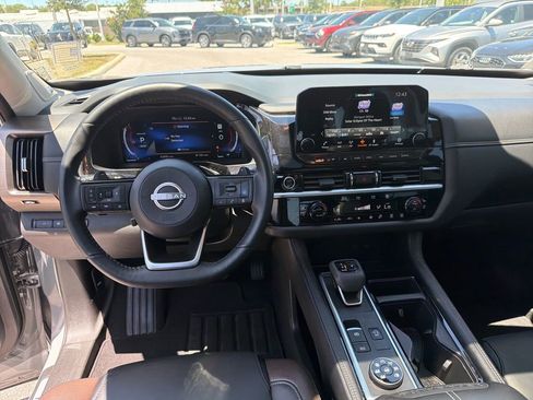 Used 2024 Nissan Pathfinder Platinum AWD/4WD image 28