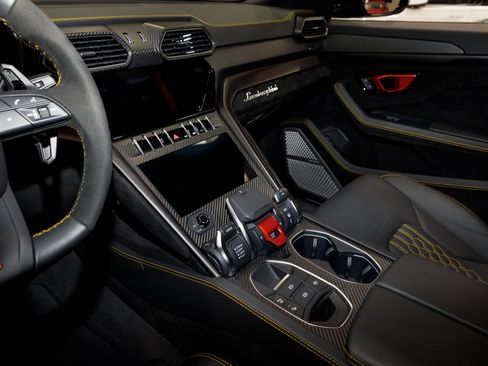 Used 2024 Lamborghini Urus Performante AWD/4WD image 42