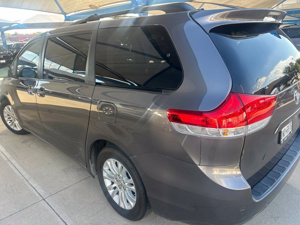 Used 2011 Toyota Sienna XLE FWD image 5