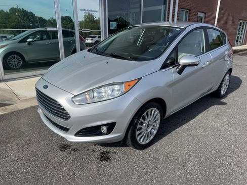 Used 2016 Ford Fiesta Titanium FWD image 5
