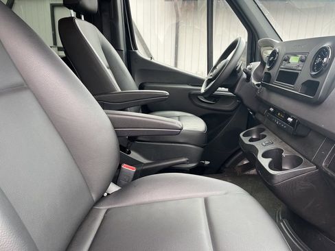 Used 2023 Mercedes-Benz Sprinter 2500 image 8