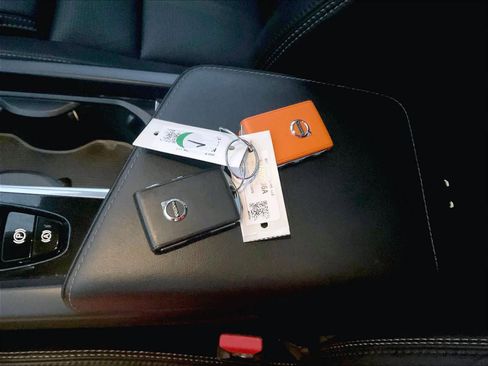 Used 2024 Volvo XC60 T8 Ultimate w/ Protection Package Premier image 30