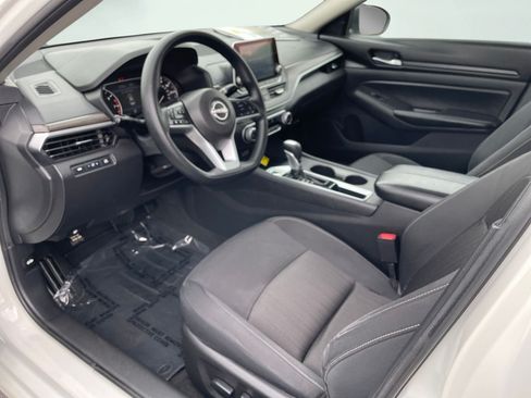 Used 2025 Nissan Altima 2.5 SV FWD image 10