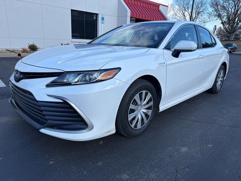 Used 2021 Toyota Camry LE image 1