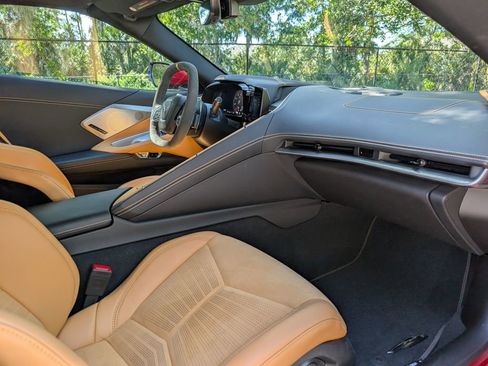 Used 2021 Chevrolet Corvette Stingray Preferred Cpe w/ Z51 Performance Package RWD image 17