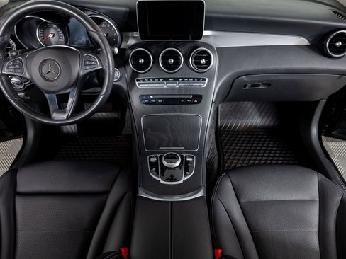 Used 2019 Mercedes-Benz GLC 300 4MATIC w/ Premium Package image 30