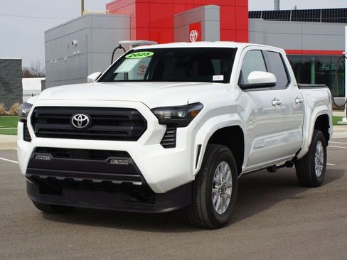Certified 2025 Toyota Tacoma SR5 image 23