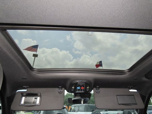 Used 2024 Jeep Wagoneer 4WD w/ Premium Group I image 24