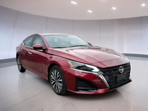 Used 2023 Nissan Altima 2.5 SV image 1