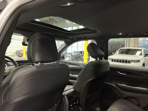 Certified 2025 Jeep Grand Cherokee Laredo w/ Luxury Tech Group I image 16