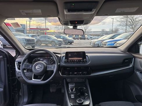 Used 2021 Nissan Rogue SV image 19