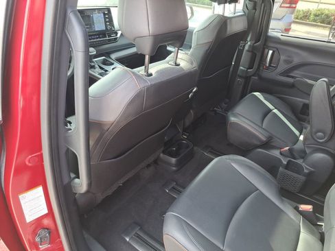 Used 2021 Toyota Sienna XSE w/ XSE Plus Package image 16