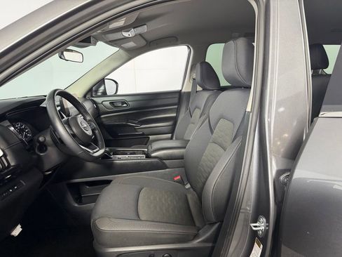 Used 2025 Nissan Pathfinder SV FWD image 21