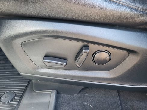 Used 2022 Ford Explorer Limited w/ Equipment Group 301A AWD/4WD image 15