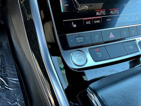 Used 2019 Audi Q8 Premium w/ Convenience Package AWD/4WD image 16