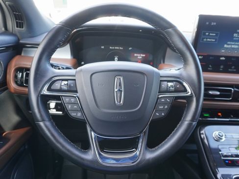 Used 2023 Lincoln Nautilus Reserve image 10