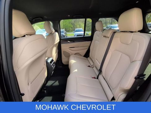 Used 2023 Jeep Grand Cherokee Limited AWD/4WD image 25