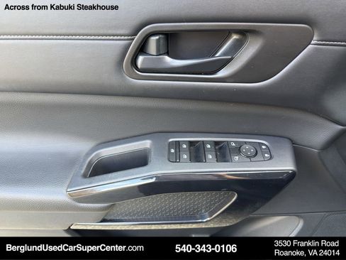 Used 2024 Nissan Pathfinder SV image 17