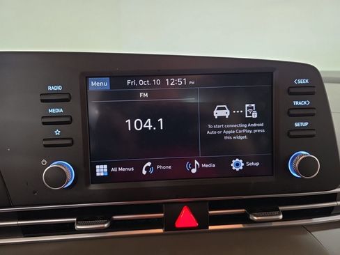 Used 2025 Hyundai Elantra SE image 18