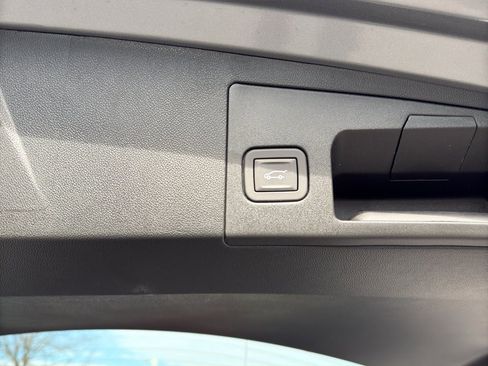 New 2026 Cadillac XT5 Luxury image 25