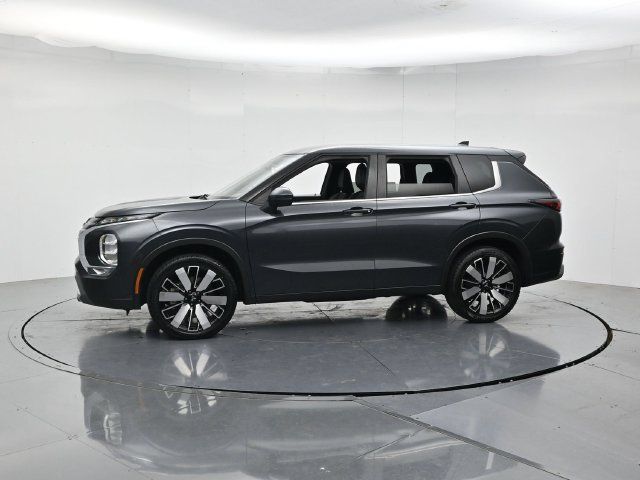 Used 2025 Mitsubishi Outlander SE FWD image 6