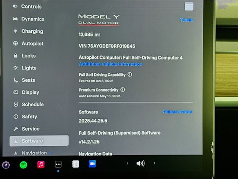 Used 2024 Tesla Model Y Performance image 17