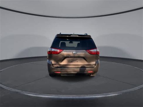 Used 2019 Toyota Sienna XLE image 7