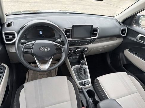 Used 2025 Hyundai Venue SEL FWD image 14