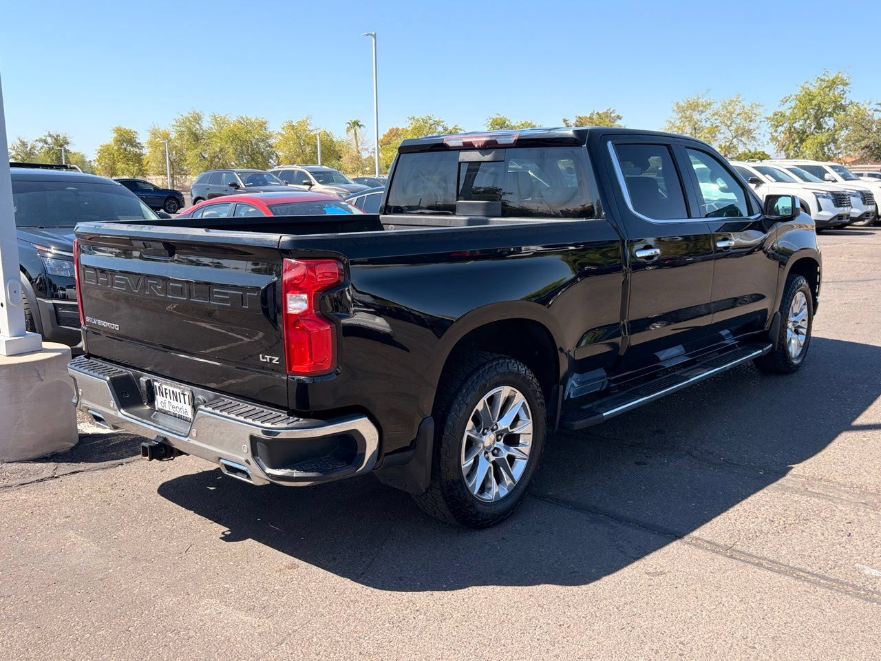 Used 2020 Chevrolet Silverado 1500 LTZ w/ LTZ Premium Package AWD/4WD image 5