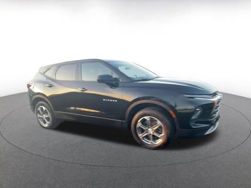 Used 2025 Chevrolet Blazer LT image 2