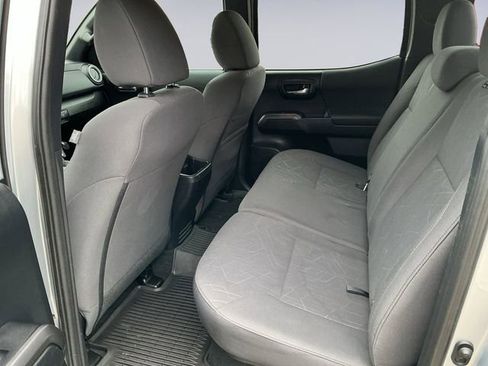 Used 2017 Toyota Tacoma TRD Off-Road w/ Tow Package (A/T) image 13