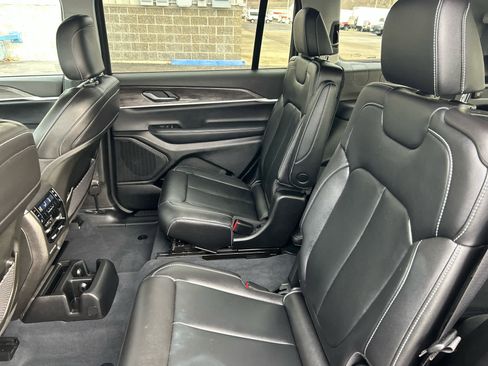 Used 2023 Jeep Grand Cherokee L Limited w/ Black Appearance Package image 23