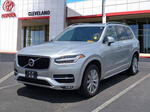 Used 2018 Volvo XC90 T6 Momentum w/ Convenience Package AWD/4WD image 4
