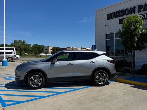 Used 2025 Chevrolet Blazer LT AWD/4WD image 3