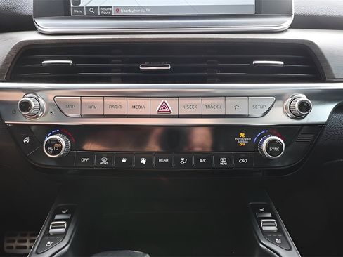Used 2022 Kia Telluride SX w/ SX Prestige Package image 16