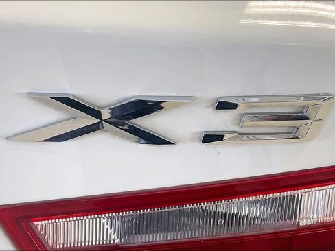 Used 2017 BMW X3 sDrive28i image 9