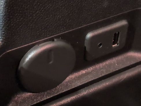 Used 2013 Chevrolet Volt Premium w/ Premium Trim Package image 35