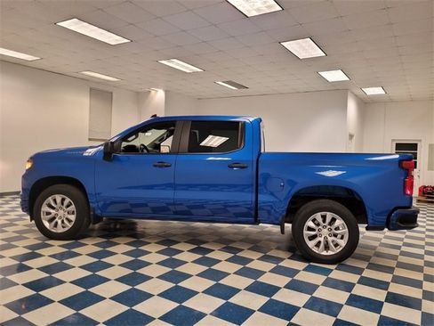 Used 2023 Chevrolet Silverado 1500 Custom image 4
