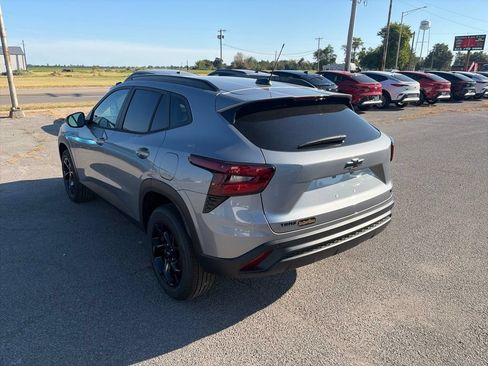 New 2026 Chevrolet Trax LT w/ Driver Confidence Package FWD image 4