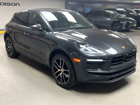 Used 2023 Porsche Macan AWD/4WD image 1