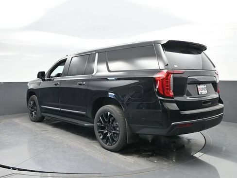 Used 2024 GMC Yukon XL SLT w/ SLT Luxury Package AWD/4WD image 11