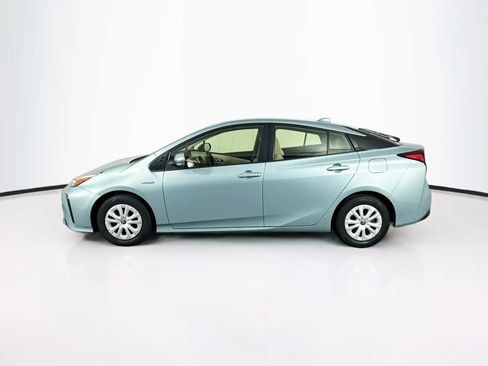 Used 2021 Toyota Prius LE FWD image 4