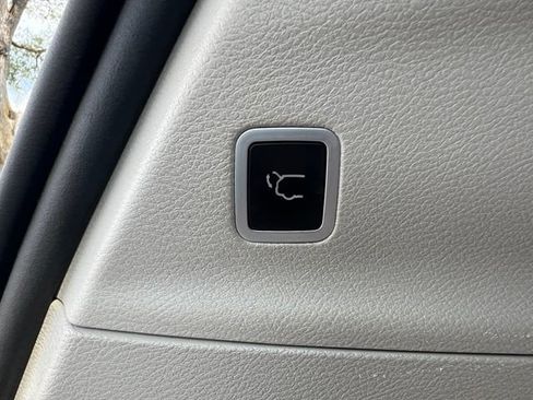 Used 2019 Chrysler Pacifica Touring-L FWD image 24