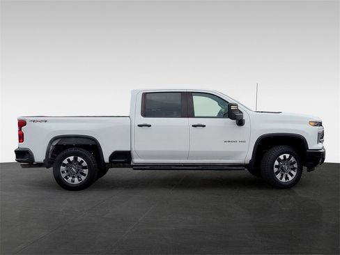 Used 2024 Chevrolet Silverado 2500 Custom w/ Custom Value Package image 3